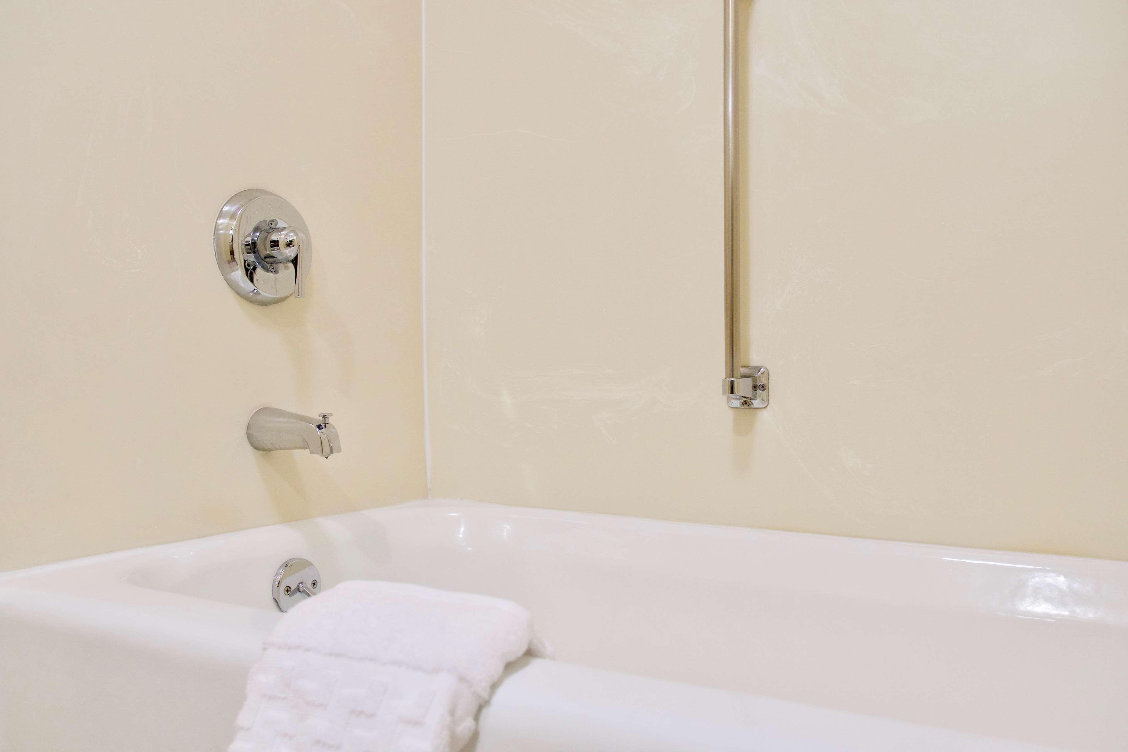 Best Western Thunderbird Motel Куквилл Экстерьер фото