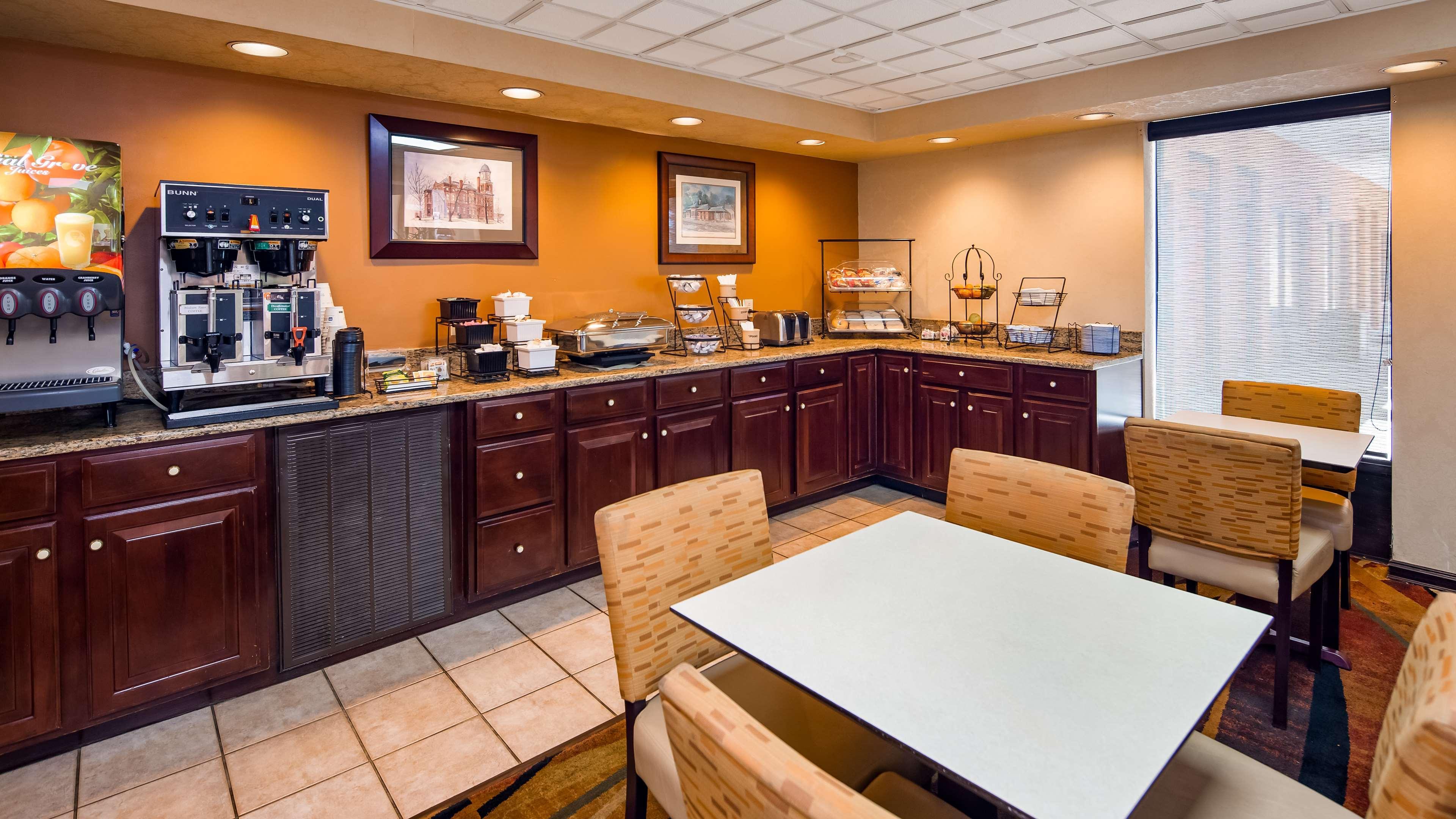 Best Western Thunderbird Motel Куквилл Экстерьер фото