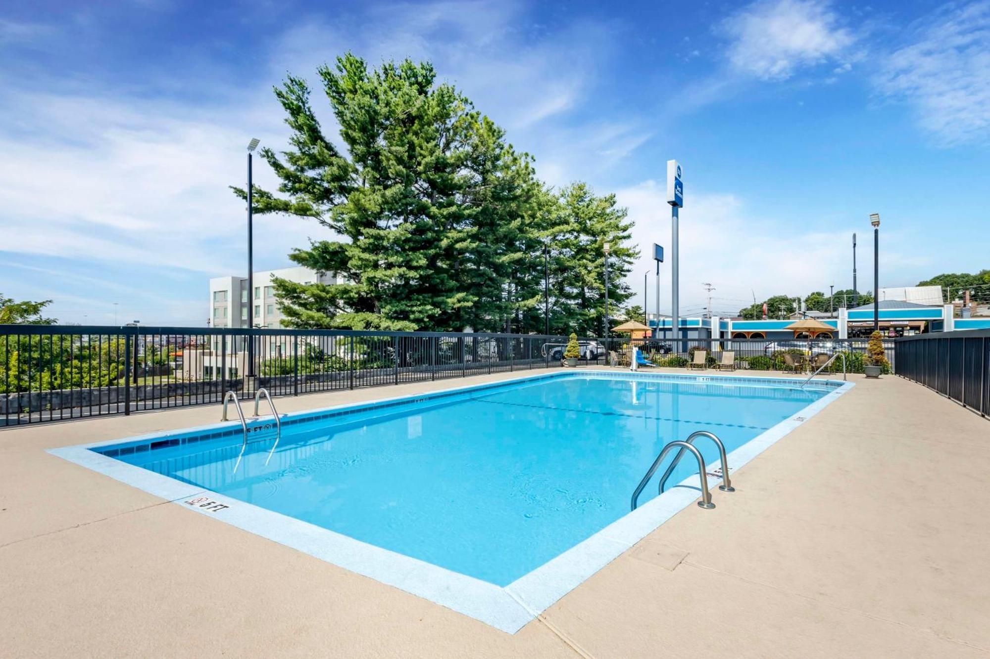 Best Western Thunderbird Motel Куквилл Экстерьер фото