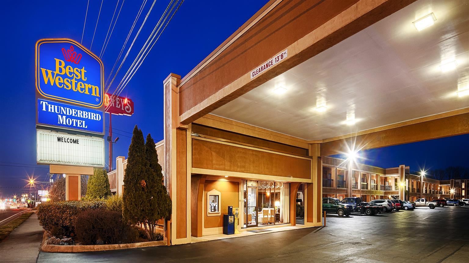 Best Western Thunderbird Motel Куквилл Экстерьер фото