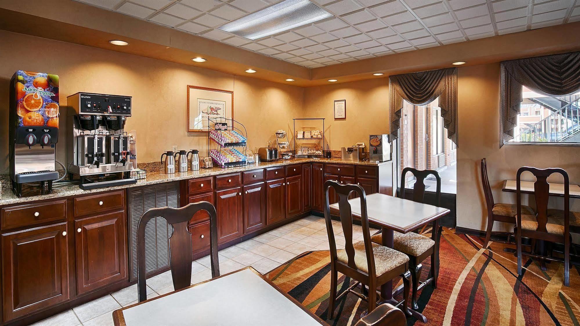 Best Western Thunderbird Motel Куквилл Экстерьер фото